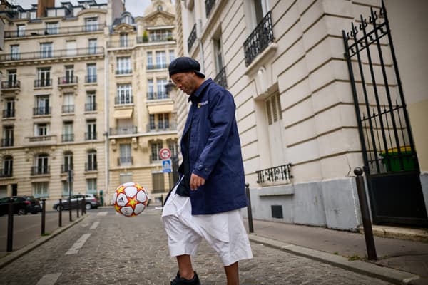 باريس سان جيرمان: "هل لديك كل اللاعبين الرائعين وتريد التغيير؟" رونالدينيو لا يفهم انتقادات القوى العاملة