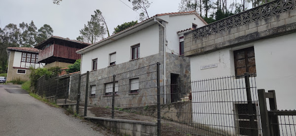 Casas en la localidad de Campucima, llegando a Soto de Luiña. Asturias