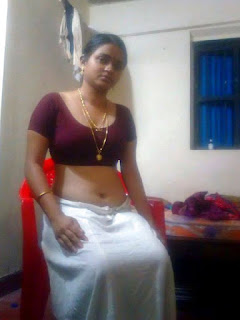 White Pavdai Aunty Photos