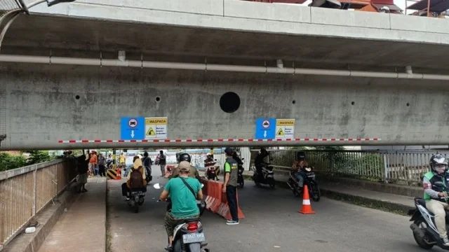 Girder Kereta Cepat Bikin Geger Warga, Roy Suryo: Memang Luar Biasa Proyek Kecebong