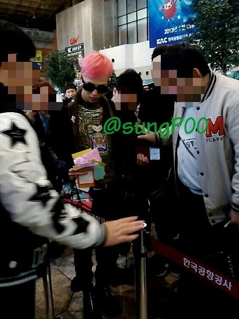 Big Bang G-Dragon's new hair color Gimpo airport 121204.