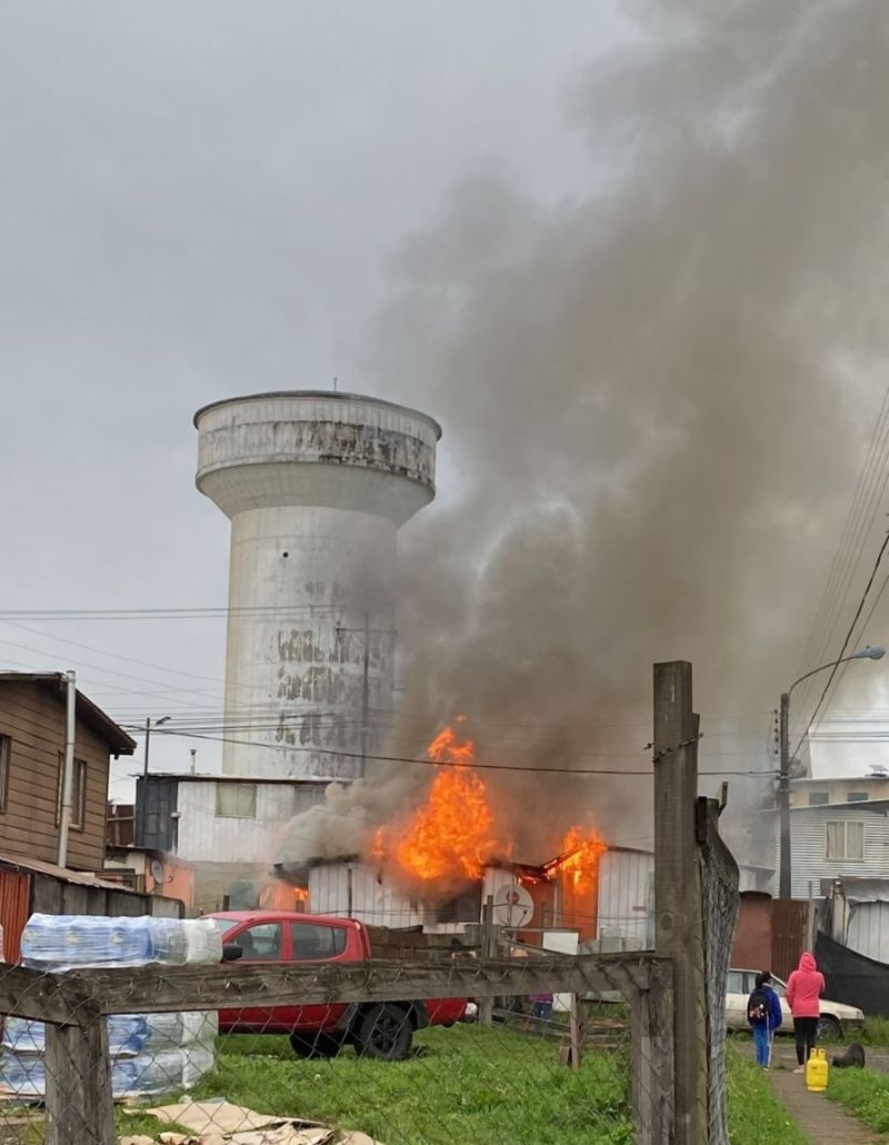 Incendio destruyó dos viviendas en Quinto Centenario
