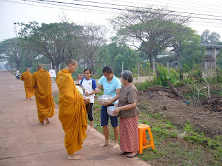 Sai Batr - offer food to Monks