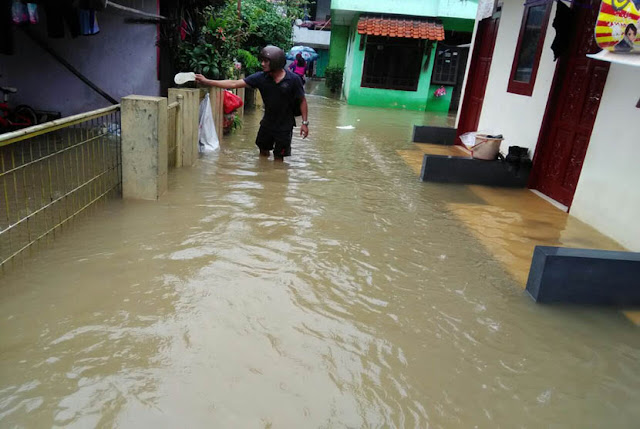 TIGA KECEMANTAN TERENDAM BANJIR HINGGA KETINGGIAN 1 METER 