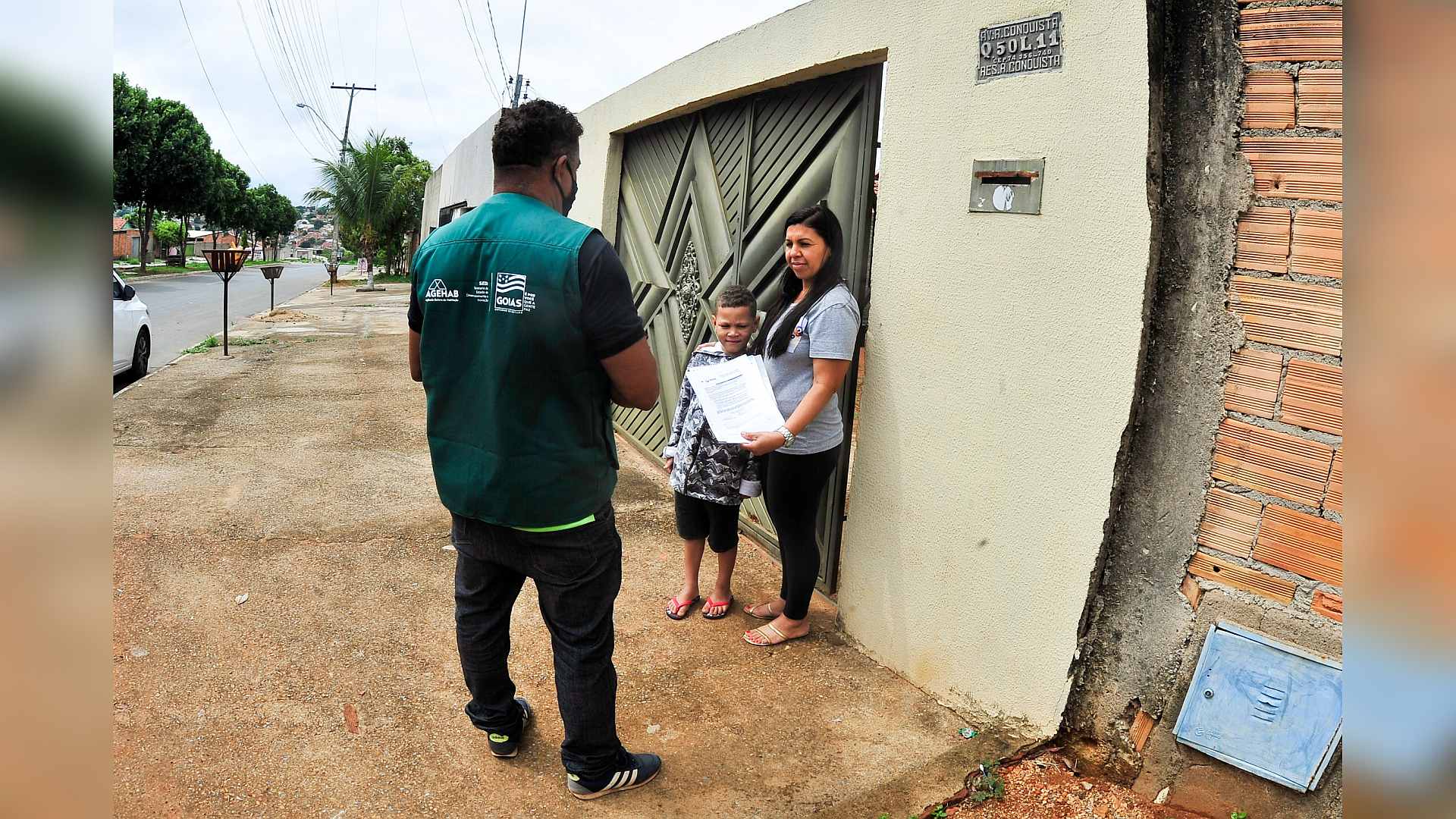 Agehab cadastra moradores do Conjunto Vera Cruz em Goiânia para regularização de escrituras