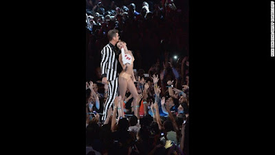 Miley Cyrus Shocked the VMAs, Miley Cyrus, Miley Cyrus twerk