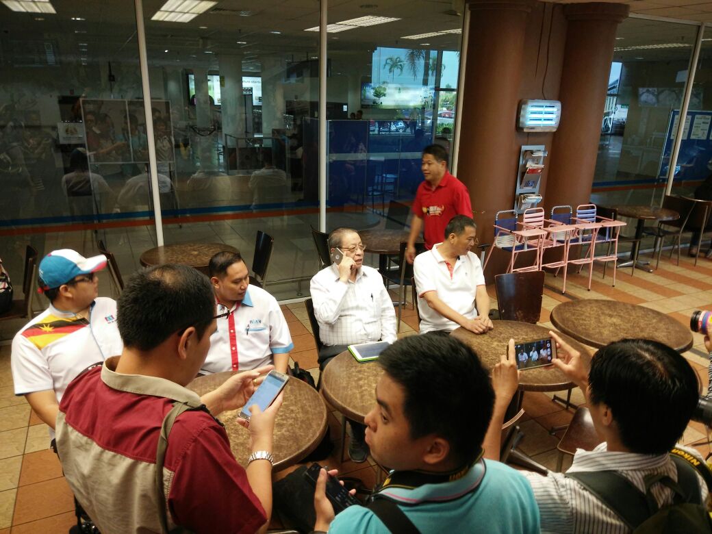 Lim Kit Siang dibenarkan masuk Sarawak #CMADENAN #Vote4BN 