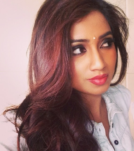 Beautiful Singer Shreya Ghoshal Wallpaper