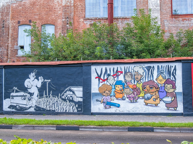 Стрит-арт на заборе завода Красное Сормово
