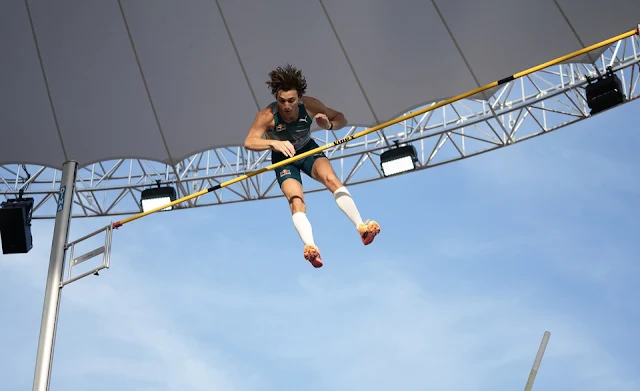 Campeão olímpico, Armand Duplantis ganha o salto com vara da etapa de Lausanne da Diamond League de Atletismo