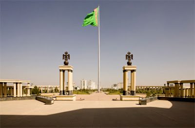 Tiang Bendera Turkmenistan - Sekitar Dunia Unik