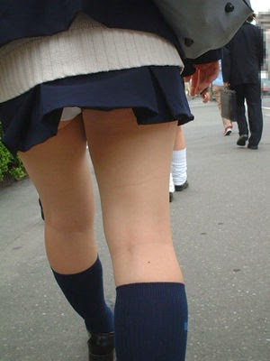 Foto-Foto Penampakan Celana Dalam Siswi Jepang
