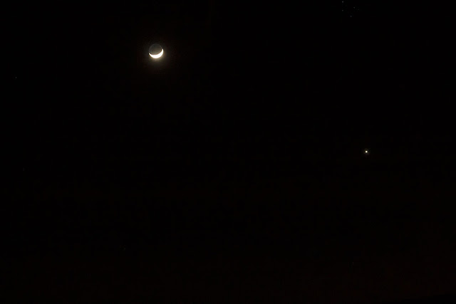 The sky is not falling and the Moon and Venus are close to conjunction (Source: Palmia Observatory)