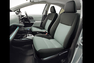 Interior: Front Seat: Toyota New Prius C / Aqua Hybrid