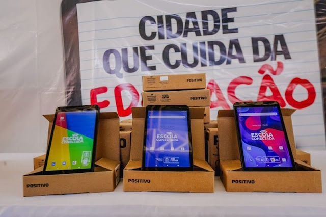 Cícero Lucena inicia entrega de tablets em escolas com aulas presenciais