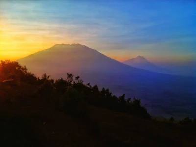 foto merbabu dan merapi dari puncak gunung andong