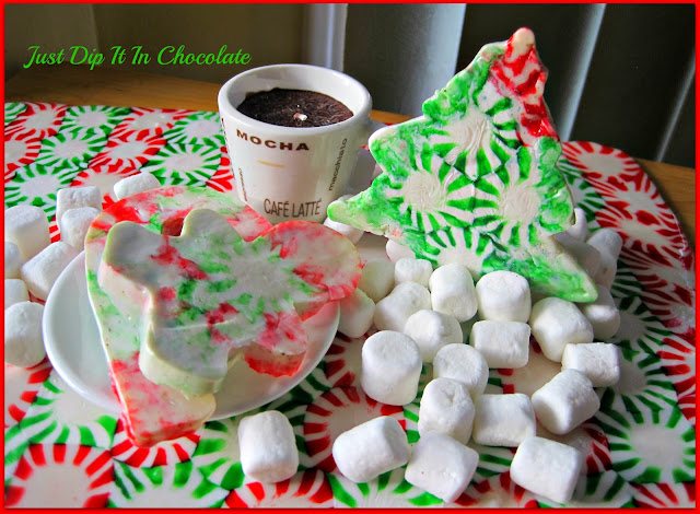 Decorating with Christmas Candy, Nothing says Christmas like the smell of sweet peppermint! make trays and cookies out of these pretty candy in just a couple of minutes