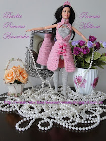 Barbie com casaco de crochê por Pecunia Milliom
