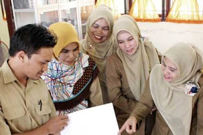 Belajar merupakan salah satu usaha guru dalam mempersiapkan anak didiknya agar menjadi gen Guru Harus Terus Belajar