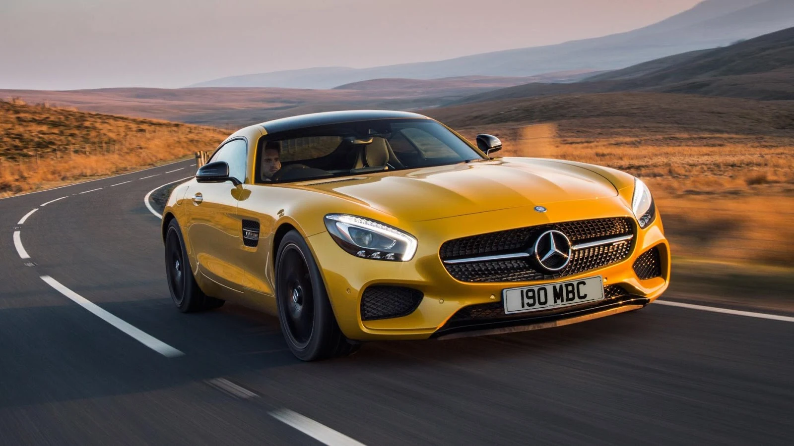 Mercedes AMG GT S - tăng tốc từ 0 - 100 km/h trong 3.8secs