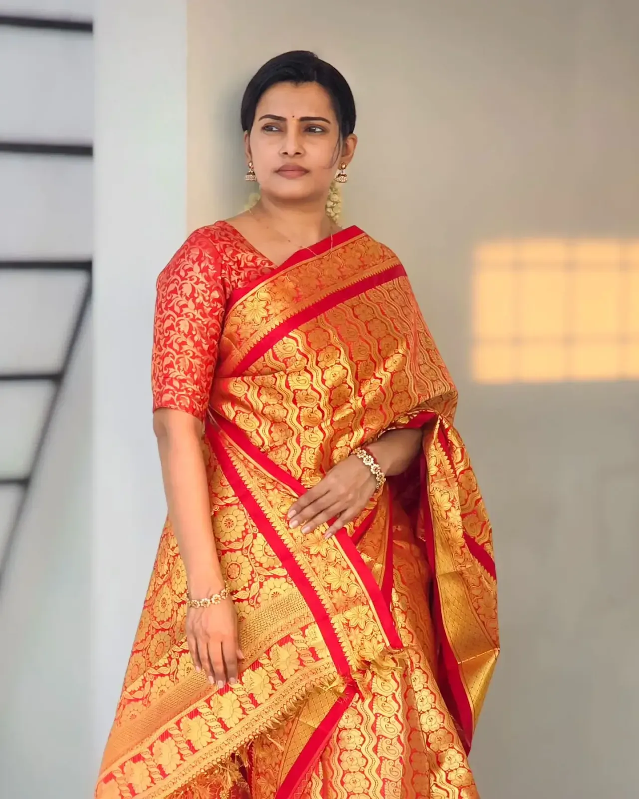 Shruthi Raj gracefully posing in a traditional pattu saree during her latest photoshoot