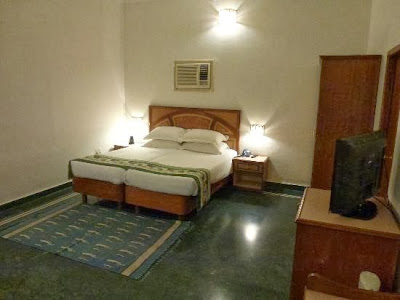 http://www.ranthambhoretigerreserve.in/ranthambhore-hotels.php