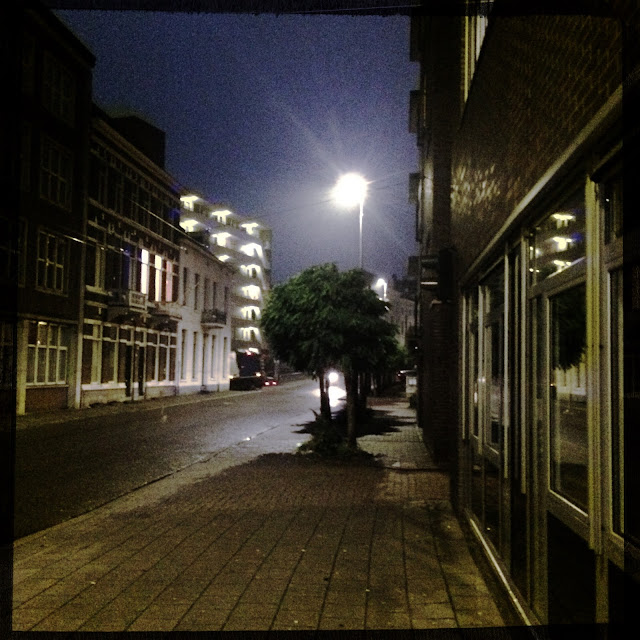 Arnhem, vroeg in de ochtend. Hipstamatic: Franklin + Big Up. Foto: Robert van der Kroft