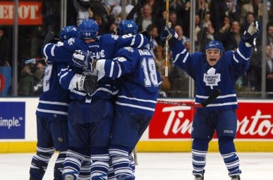 Rare photo of Leafs celebrating a Raycroft save