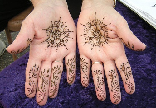 Mehndi designs for hand is very very simple And beatiful mehndi designs for