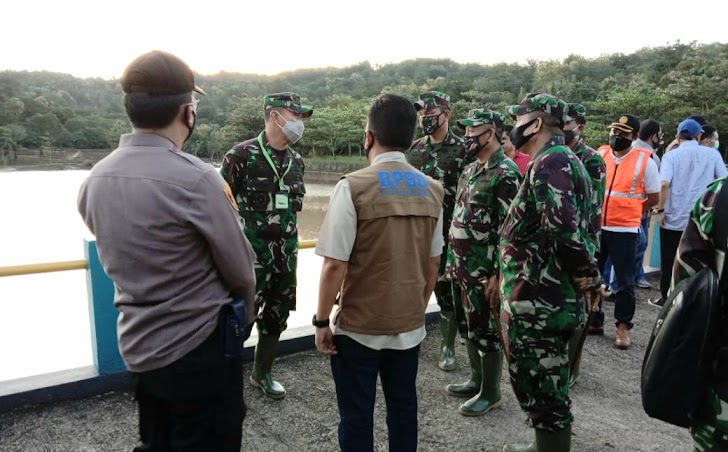 Kodam XIV Hasanuddin,Kerahkan Prajurit Tangani Banjir di Bantaeng dan Buka Dapur Umun maupun Layanan Kesehatan