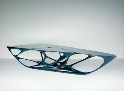 Mesa diseñada por Zaha Hadid