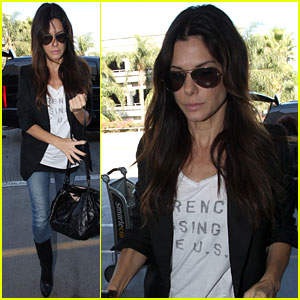 sandra-bullock-arrives-lax