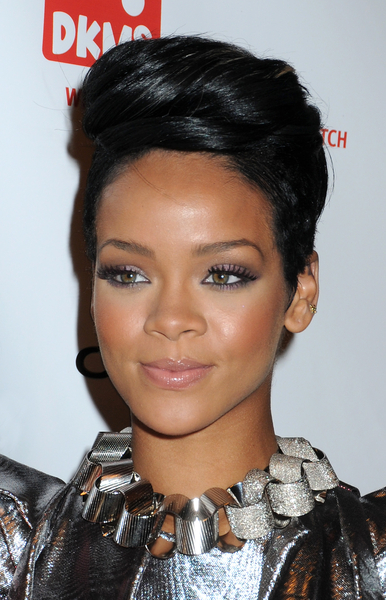 pictures of rihanna hairstyles 2010. pictures of rihanna hairstyles