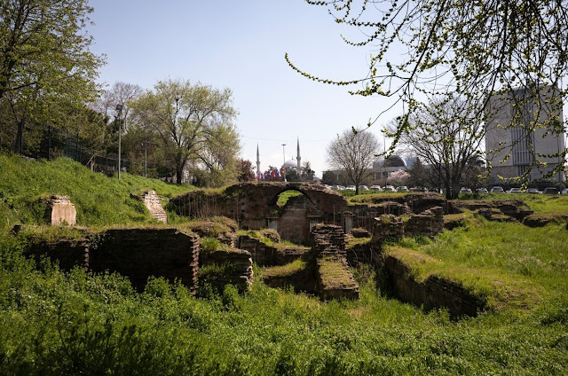 Ο αρχαιολογικός χώρος στο αρχαιολογικό πάρκο Saraçhane όπου βρίσκεται η εκκλησία του Αγίου Πολυεύκτου, Κωνσταντινούπολη. [Credit: DHA Photo]