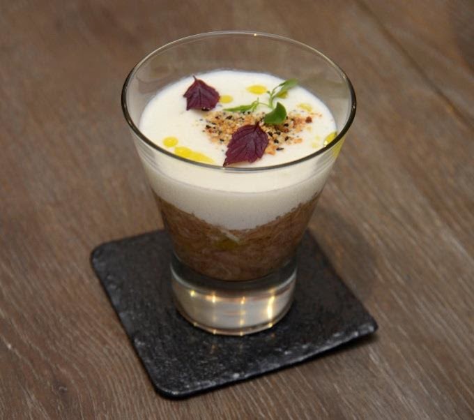  “Caffe-latte de Corderex, espuma de coliflor, arena de almendra y semillas” by José Luque