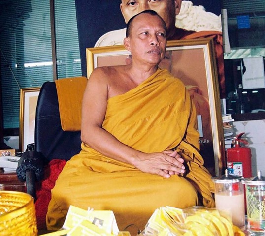 พระราชธรรมนิเทศ หรือ พระพยอม กัลยาโณ เจ้าอาวาสวัดสวนแก้ว