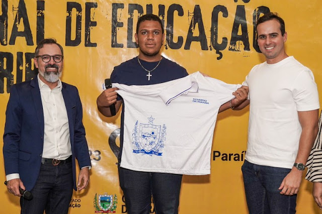 Lucas Ribeiro prestigia abertura do VII Seminário Regional de Educação, em Sumé