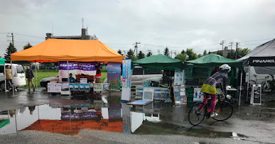 出店ブースは水没地帯！