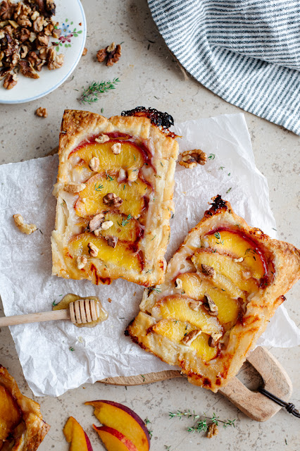 Tartes tatins express aux pêches et Saint Nectaire