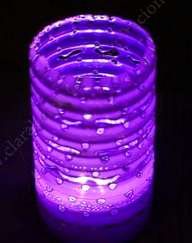 http://clarabelen.com/inspiraciones/59/manualidades-como-hacer-una-lamparita-o-farolillo-con-una-botella-de-plastico-reciclada-y-leds/