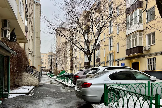 Пушкарёв переулок, Большой Сергиевский переулок, дворы