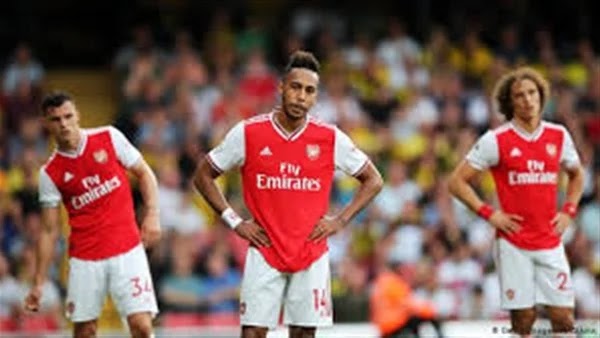 The summit of the English Premier League .. Arsenal seeks to improve its position against Tottenham