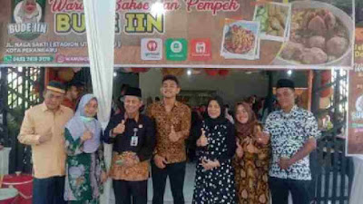 Resmi Dibuka Warung Bakso dan Pempek Bude Iin