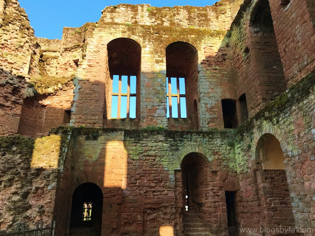 Kenilworth Castle & Elizabethan Gardens