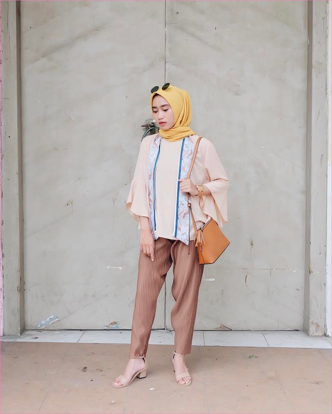  kali ini aku akan mencoba sharing beberapa model dan gaya terbaik dari 49 Outfit Kerudung Segi empat Ala Selebgram 2018 Kekinian