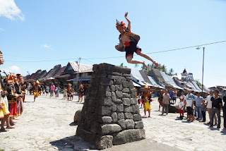 atraksi lompat batu di pulau nias