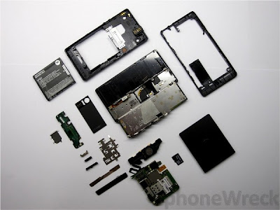 Motorola DROID Torn Down But No Hurt