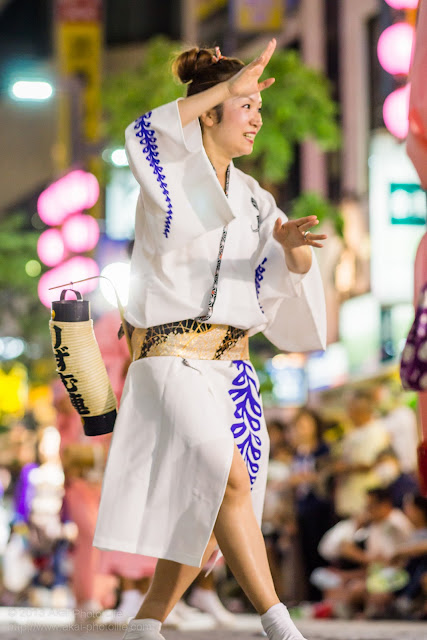 三鷹阿波踊り、りずむ連の女性の男踊り