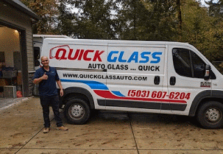 auto glass technician in Portland,Oregon