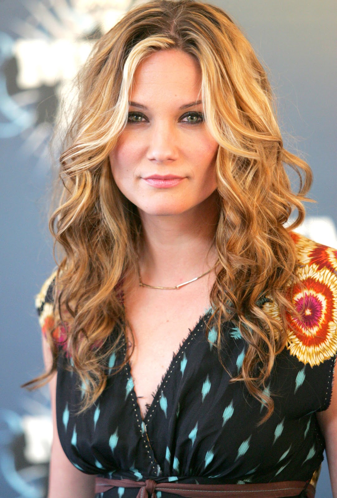 Jennifer Nettles Hairstyle Trends: Jennifer Nettles 